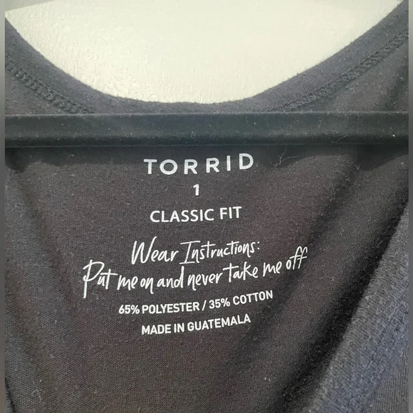 Torrid Slim Fit Vee Neck Tee Cat In Pocket- Black - Picture 4 of 5